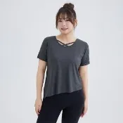 【WooLi】領口交叉兩穿T恤-兩色(大尺碼運動上衣 女中大尺碼 運動服 短袖 排汗 透氣 休閒服 L~4XL)