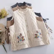 【若初】荷葉邊領口菱格紋花草刺繡大口袋蕾絲排扣鋪棉馬甲背心上衣女上衣-共3色-32382(M-2XL可選)