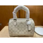 全新coach女士新款波士頓包（卡其白）