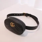 【GUCCI 古馳】GG Marmont 經典山字絎縫紋小牛皮迷你三用後背包胸口包腰包(黑)