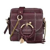 【See by Chloe’】SBC See By Chloe’ JOAN內裡壓印LOGO圓環編織造型牛皮斜背相機包(暗紫)