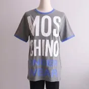【MOSCHINO】品牌英文LOGO寬版個性棉短T恤(灰/藍邊)
