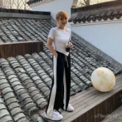 春秋季新款條紋運動褲女復古高街寬鬆闊腿褲子oversize衛褲男女潮 寬鬆黑白撞色休閒褲高腰闊腿褲女開叉拖地褲