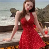 度假短洋裝 出遊洋裝 小個子洋裝 渡假風洋裝 小洋裝 海島洋裝 紅色碎花蕾絲露背掛脖連衣裙女夏季海邊絕美巨好看收腰短裙子