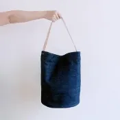 深藍牛仔布大型水桶(圓) 皮革提把肩包