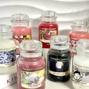 (店+)【YANKEE CANDLE】YANKEE CANDLE 香氛蠟燭 411G/623g 仲夏之夜/夜半茉莉/粉紅櫻花 超商最多3顆《小平頭香水店》