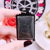 泰國佛牌真品，阿讚姜凱愛神+燕通佛牌項墬，招人緣，旺桃花，戰勝情敵，旺夫愛妻和合，助感情，正姻緣，招財（黑） 