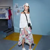 【iROO】彩條圖騰流行雪紡長裙