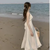 【高級感白色吊帶緞面洋裝】夏季新款 連身裙 吊帶裙 白洋裝 白色洋裝 背帶裙 露背洋裝 度假洋裝 喜宴洋裝 輕婚紗 富家