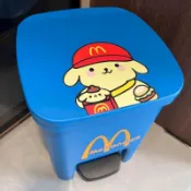 禮遇✨布丁狗M記垃圾桶家用帶蓋衛生間臥室客廳大容量腳踏式高顏值紙簍