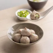 (店+)【新竹阿中丸子】三星蔥爆漿貢丸 (300G/約12顆入)｜宜蘭三星蔥｜契作台灣神農豬