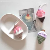 RIRI Shop｜隔日到貨｜實拍～手工鉤針冰淇淋吊飾｜可愛甜筒鑰匙圈 包包掛飾 鉤針編織吊飾 生日禮物 交換禮物