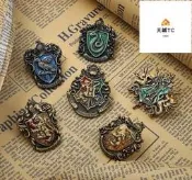 【哆啦A夢的百寶屋】哈利波特 COS 徽章 霍格沃茨 學院 校徽 胸針 格蘭芬多 胸章 斯萊特林 周邊