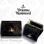 專櫃-Vivienne Westwood薇薇安.威斯特伍德/ 土星球壓紋漆皮皮革/黑色三折短皮夾/金色土星球