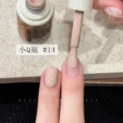 台灣出貨💅豆沙粉甲油膠 純色甲油膠 花思蝶小Q瓶10ml 灰調豆沙粉 顯白美甲 三不含 光療指甲彩膠