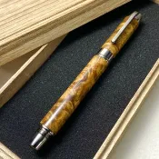 3952老山羊-大鵬灣 黃金樟樹瘤 高清高亮版 雙色書法鋼尖鋼筆
