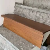 多層實木 樓梯踏步板 樓梯板 邊條 地板 防水高耐磨 樓梯踏步板 強化複閤樓梯踏步闆 免釘免漆掛邊 實木多層踏步闆