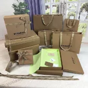 特價巴寶莉Burberry紙袋原版香水禮品袋衣服圍巾盒包裝手提購物袋盒子 〈小芯ag83〉