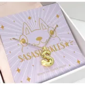 Sasa Sparkles | Chubb 字母項鍊（金色）