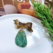 【西洋古董飾品】蝴蝶結垂墜天然綠東菱玉石水晶 晃動胸針胸章