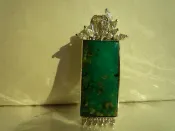 [ 廣緣 ] 印尼玻璃種**變色龍**藍寶鑲銀白K+水鑽長形墬子  [ 附鑑定書 ]