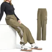 【adidas 愛迪達】3S Cargo Pants 女款 綠色 工裝 運動 休閒 寬鬆 三葉草 工裝褲 長褲 IX5964