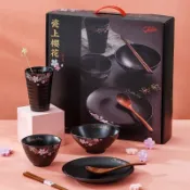 三麗鷗正版 HELLO KITTY 櫻花餐具禮盒組 櫻花系列七件餐具組黑色質感碗盤馬克杯套組 日式餐具禮盒 送禮自用兩相