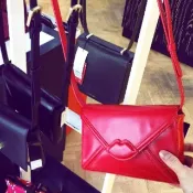 《現貨出清》搬家大清倉 全新正品 LULU GUINNESS CATHERINE LIPS 紅唇 信封手拿包 側背包