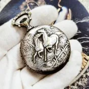 瑞士AERO愛羅合金鍍鎳雕刻奔馬圖案二手古董懷錶歪殼（單歪殼）歪殼直徑：47.5MM，合金