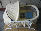 全新品 初生嬰兒 水平式 電動搖籃  搖床 ~附小枕頭.蚊帳