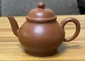 三刀刻詩句款 老朱泥潘壺 (約160cc)