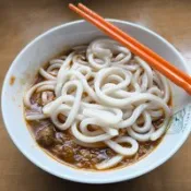 【素易購】《KWEI》烏龍肉醬麵(辣味/480g/包)