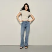 GIORDANO 韓國同款 女裝水洗中低腰微喇叭牛仔褲 05416153