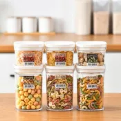 (店+)【春子家】日本製 透明密封罐 inomata 透明塑膠罐 冰箱保鮮罐 五穀雜糧收納罐 食品收納儲物罐 方形塑料透明 可疊加密封盒