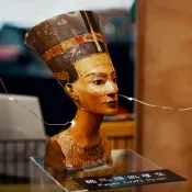 【酷比頭紙模型】娜芙蒂蒂Nefertiti 古埃及王后 |免剪貼立體拼圖