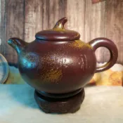 🍵底槽青 柴燒 茄段壺🍵精品泥料  經典器型雙面陶刻  秋趣竹葉 菱形9孔出水 400cc 宜興 紫砂壺 柴燒壺