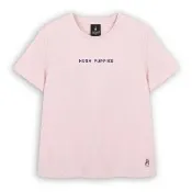 【Hush Puppies】女裝 上衣 涼感品牌英文刺繡小狗上衣 (淺粉紅 / 63210106)