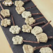 道格兔Dogbbit｜兔子精緻手工草餅系列【雙面棒棒糖】兔子草餅 提摩西草餅 提摩西草 零食 磨牙 牧草 苜蓿草 甜燕麥