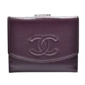 CHANEL 經典大雙C LOGO縫線魚子醬牛皮對折短夾(酒紅色)