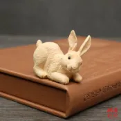銀聯網日用品生活館 楠溪匠心黃楊木雕創意動物雕刻工藝品可愛小兔子汽車飾品家居擺件1入