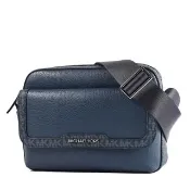 【Michael Kors】男款 COOPER 鵝卵石紋前翻蓋拉鍊斜背包-藍色