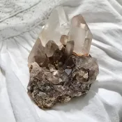紅水晶簇 紅膠花共生 紅兔毛 水晶原礦 天然原石  水晶 crystal