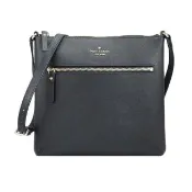 【KATE SPADE】新款金屬LOGO防刮扁型斜背包(黑)