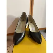 ASO阿瘦皮鞋 黑色皮革尖頭中跟高跟鞋