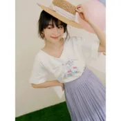 【OB嚴選】KITTY 野餐系列．全彩印花V領反摺袖上衣