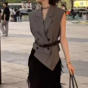 【不對稱收腰】馬甲背心 西裝領無袖上衣 小個子顯瘦 純色外穿馬甲 束腰馬甲上衣 2026夏季新款 職場風 縮腰上衣 馬甲