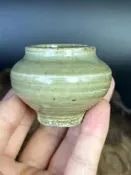 代～龍泉窯青瓷弦紋水盂大開門包老寶針紋防雅器，氣形規整，發瑟優秀，齒存適中，尚手靶完，瑕瑜部掩，【時