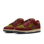 (店+)【NIKE 耐吉】SB Dunk Low 麂皮酒紅橄欖綠 麂皮 復古 撞色 男鞋 HQ1625-600