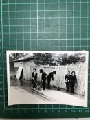 【台灣博土TWBT】202405-186 懷舊照片-竹籬笆眷村 清掃 社會服務 1970年代