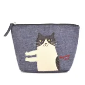 *♡*新品 日本Kusuguru 刺繡貓咪健康布 收納包化妝包手機包 1-2日內出貨《Anna的百寶箱》